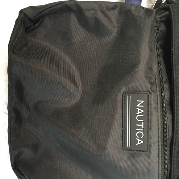 NAUTICA crossbody bag.Nylon. Excel cond. Bold metal emblem & 4” brand zip pull. - Picture 6 of 6